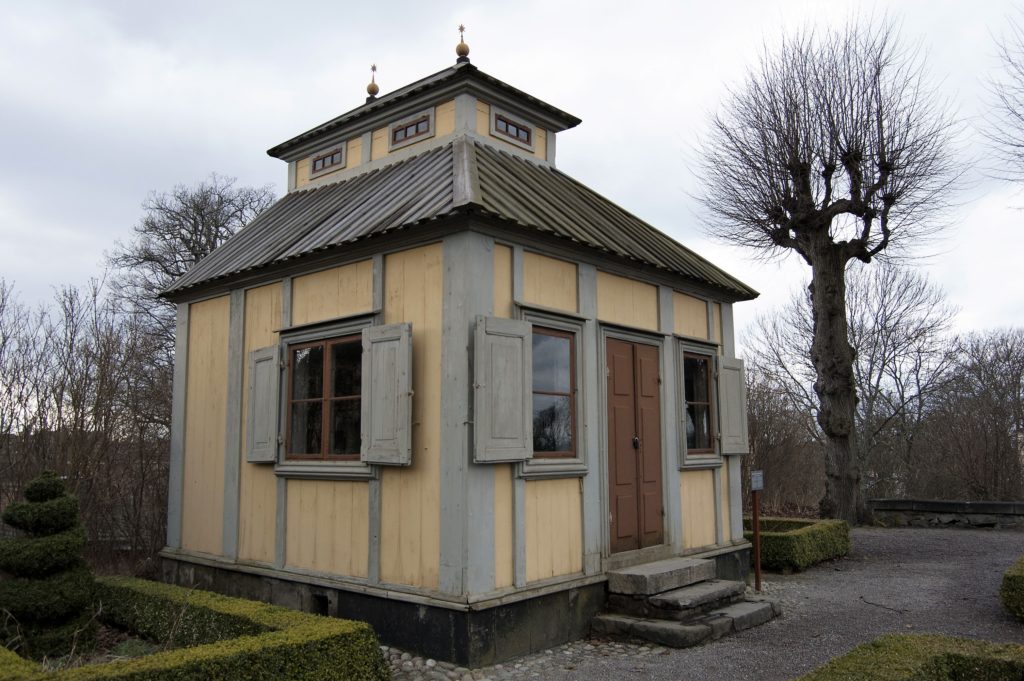 Originalet. Emanuel Swedenborg byggde flera lusthus på sin malmgård på Södermalm. Den enda bevarade står i dag på Skansen.
